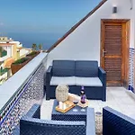 Cozy Retreat With Ocean Views, Private Terrace & Ensuite