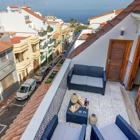 Cozy Retreat With Ocean Views, Private Terrace & Ensuite *