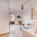 Cozy Retreat With Ocean Views, Private Terrace & Ensuite شقة