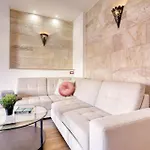 Cozy Retreat With Ocean Views, Private Terrace & Ensuite شقة لوس رياليخوس