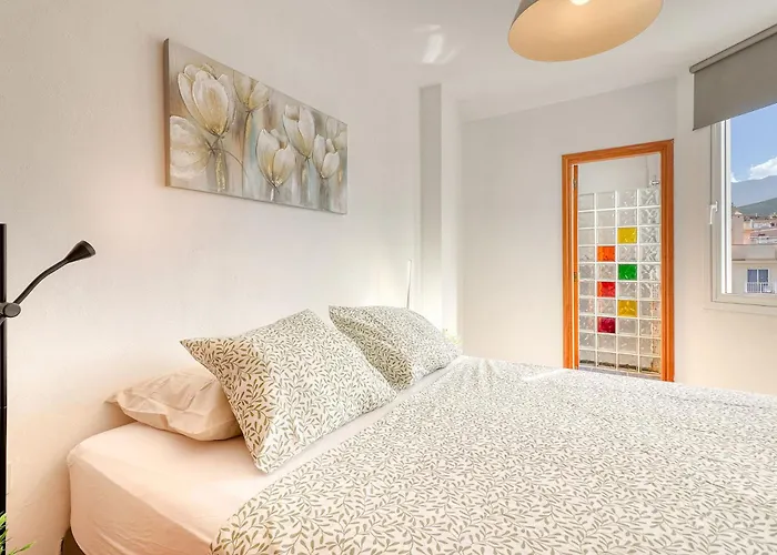 Cozy Retreat With Ocean Views, Private Terrace & Ensuite アパート