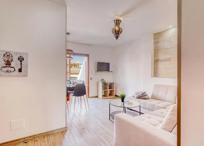 Cozy Retreat With Ocean Views, Private Terrace & Ensuite アパート