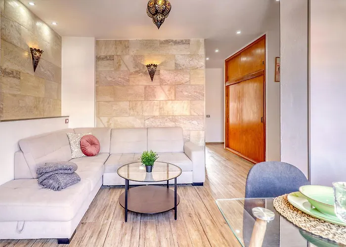 Cozy Retreat With Ocean Views, Private Terrace & Ensuite アパート *